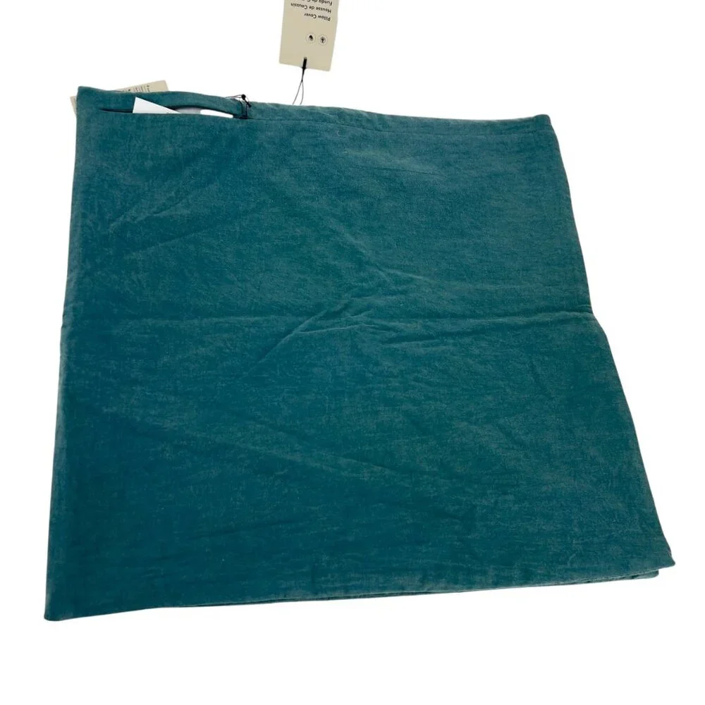 NWT Wavy Quilted Cushion Cover Set
